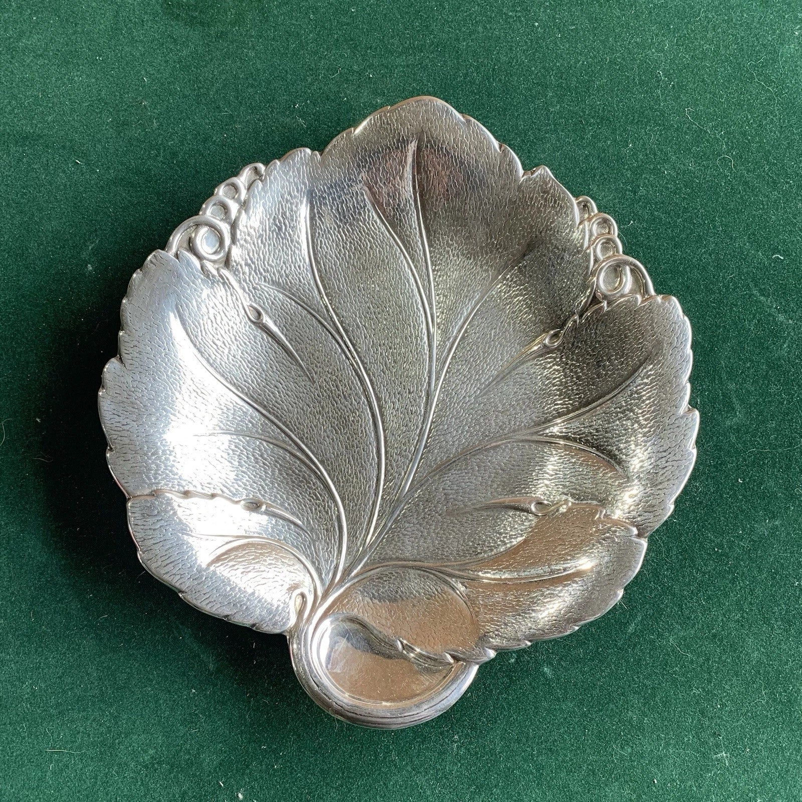 Reed And Barton 142 Silver Plated Leaf Serving Platter