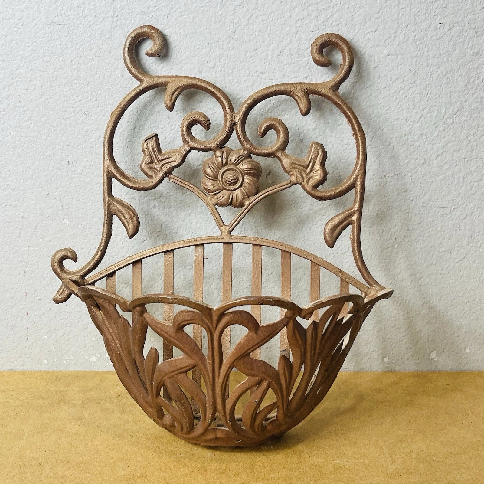 Fiona-Style Wall Basket: Wrought Iron Planter for Garden Flowers, Metallic Finish