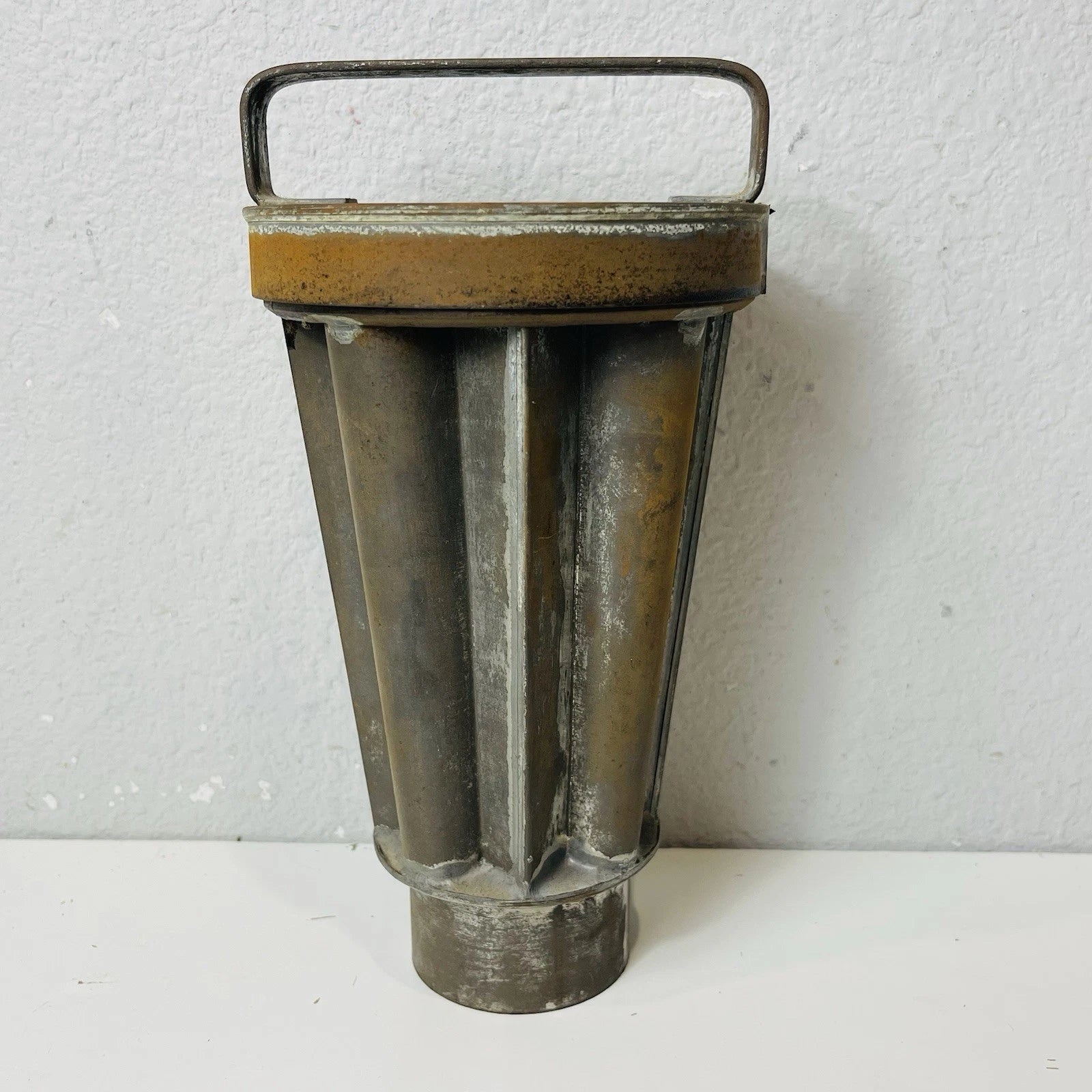 Antique Plum Pudding Brioche Tin Mold – Vintage Home Baker's Decor, Includes Lid
