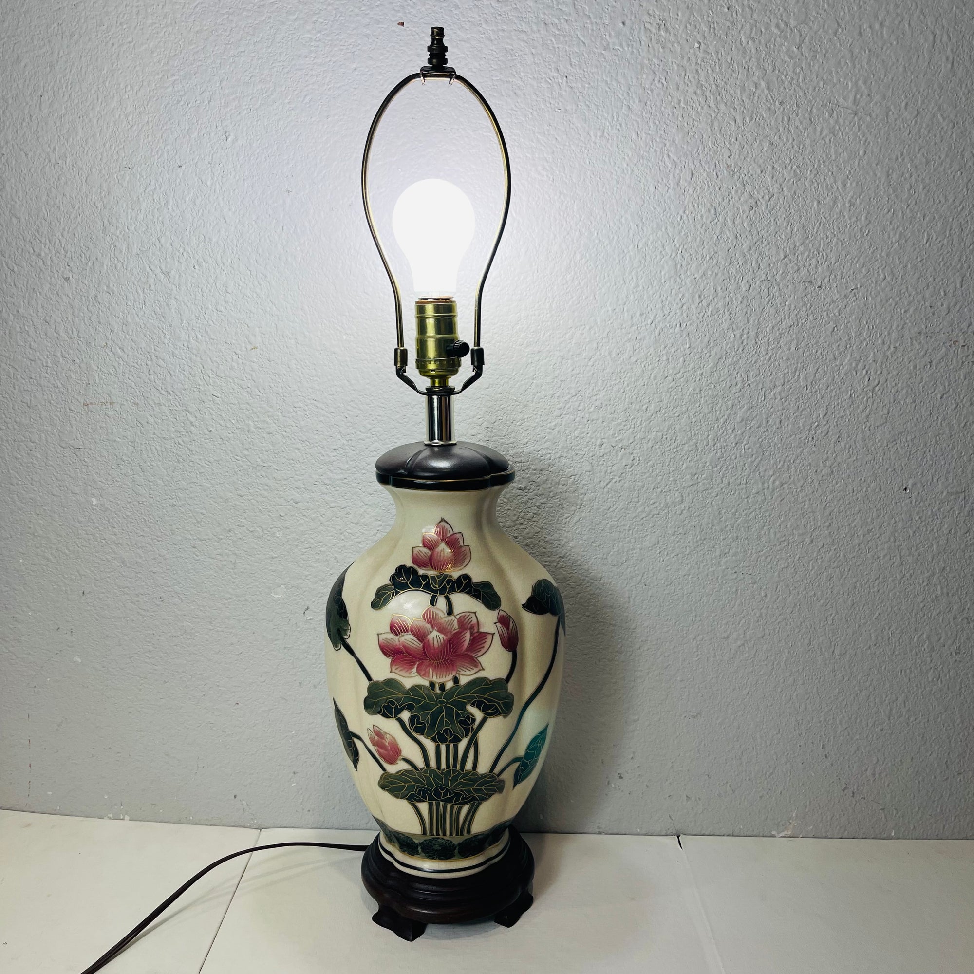 Asian Style Table Lamp *Works Great*