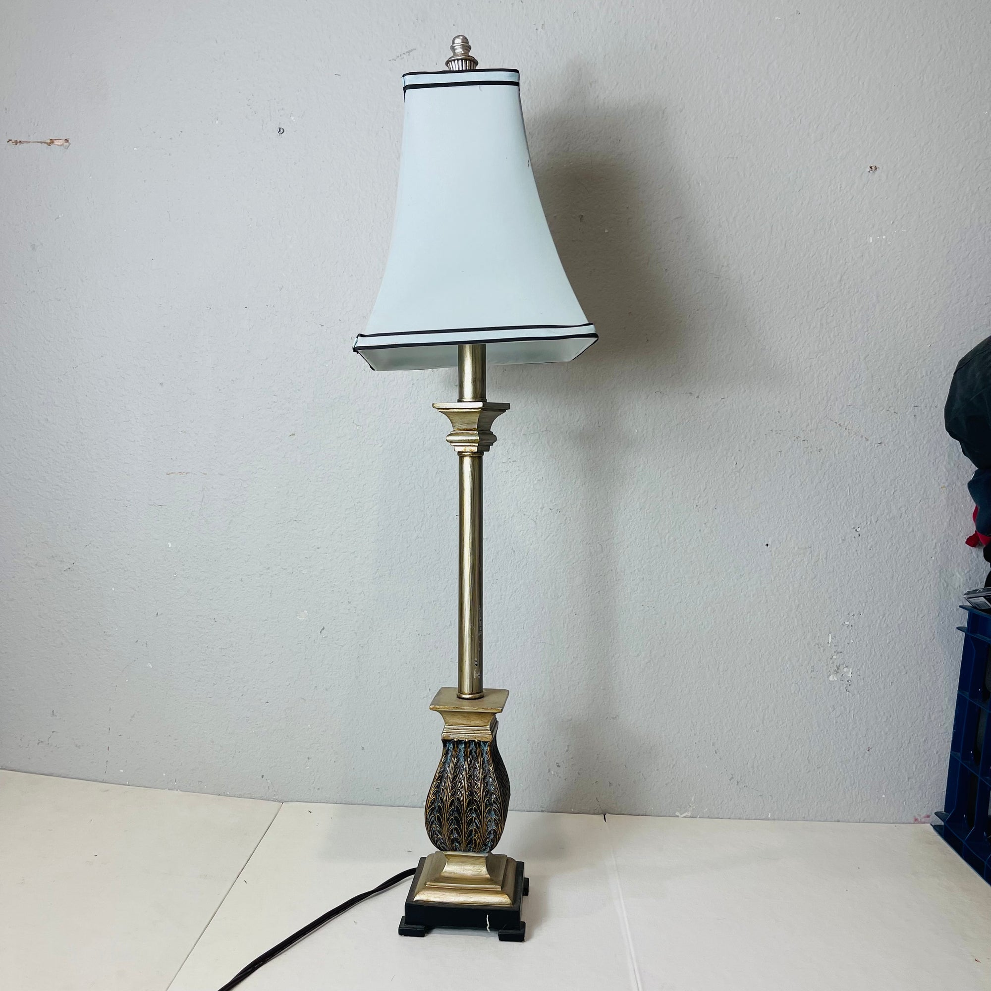 Table Lamp with White Shade *Works Great*