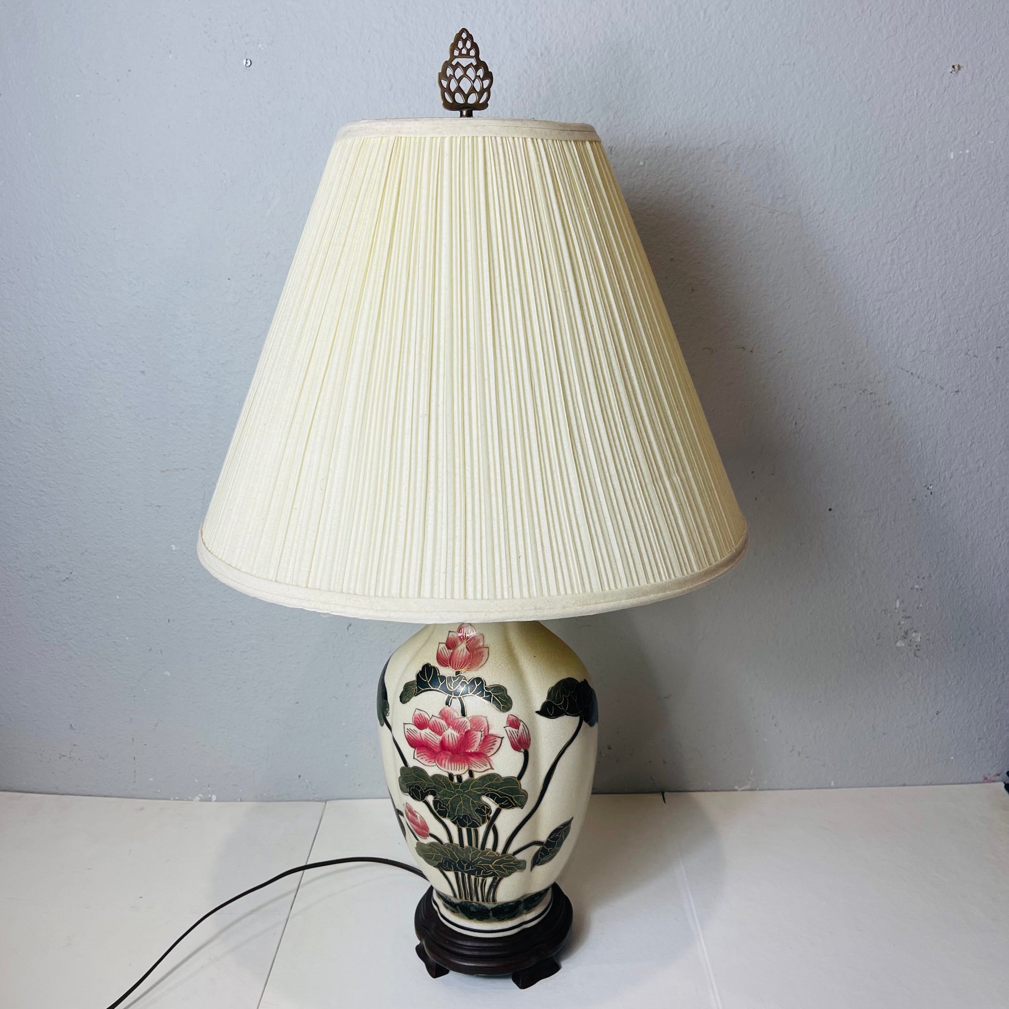 Asian Style Table Lamp *Works Great*