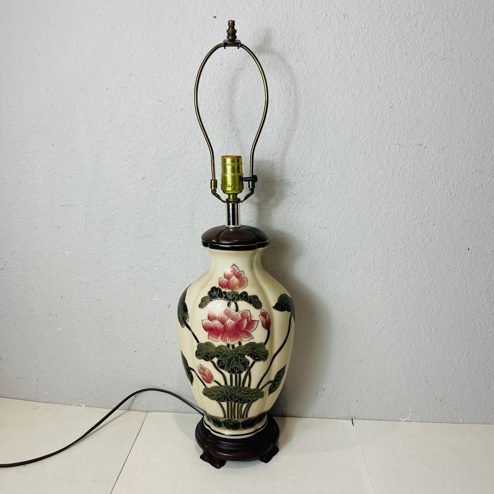 Asian Style Table Lamp *Works Great*