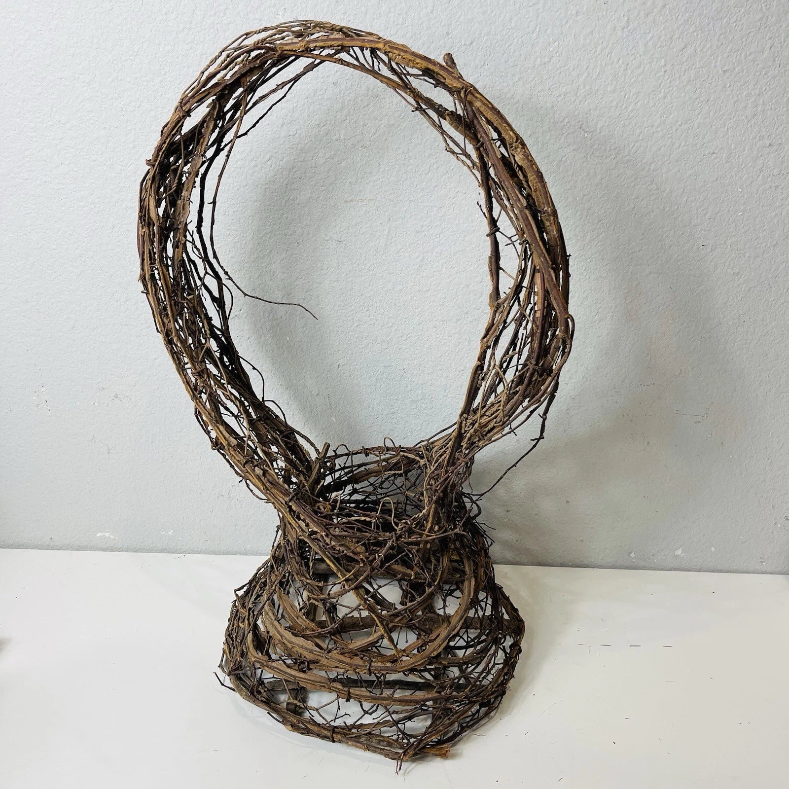 Large Grapevine Woven Wreath Wire Basket 9 in Tall Home Accent Decor Arts Craft