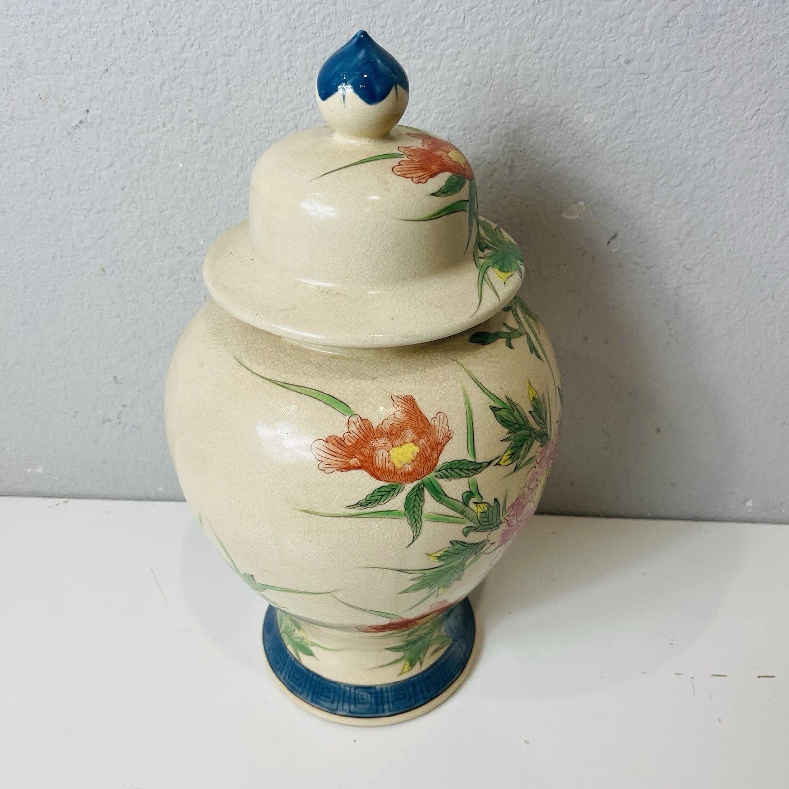 Jarro de gengibre vintage japonês de 14 pol. de altura com tampa de porcelana multicolorido “como está”-