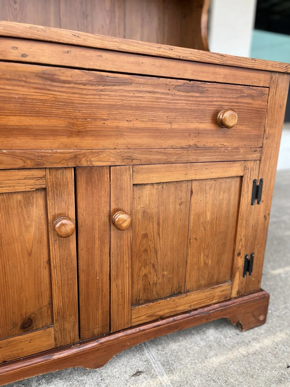 Vintage Rustic Wooden Hutch Display Cabinet with Scalloped Shelves