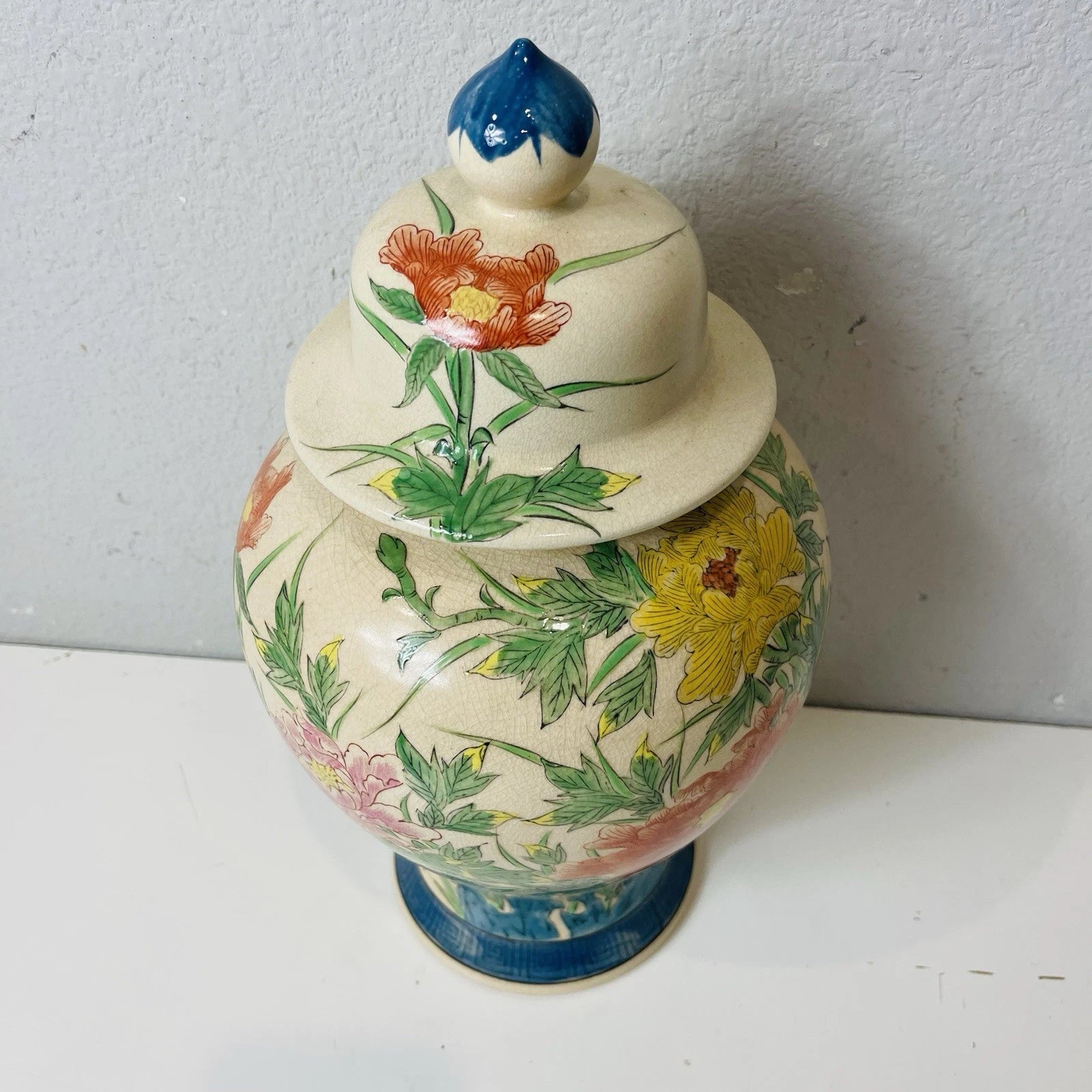 Jarro de gengibre vintage japonês de 14 pol. de altura com tampa de porcelana multicolorido “como está”-
