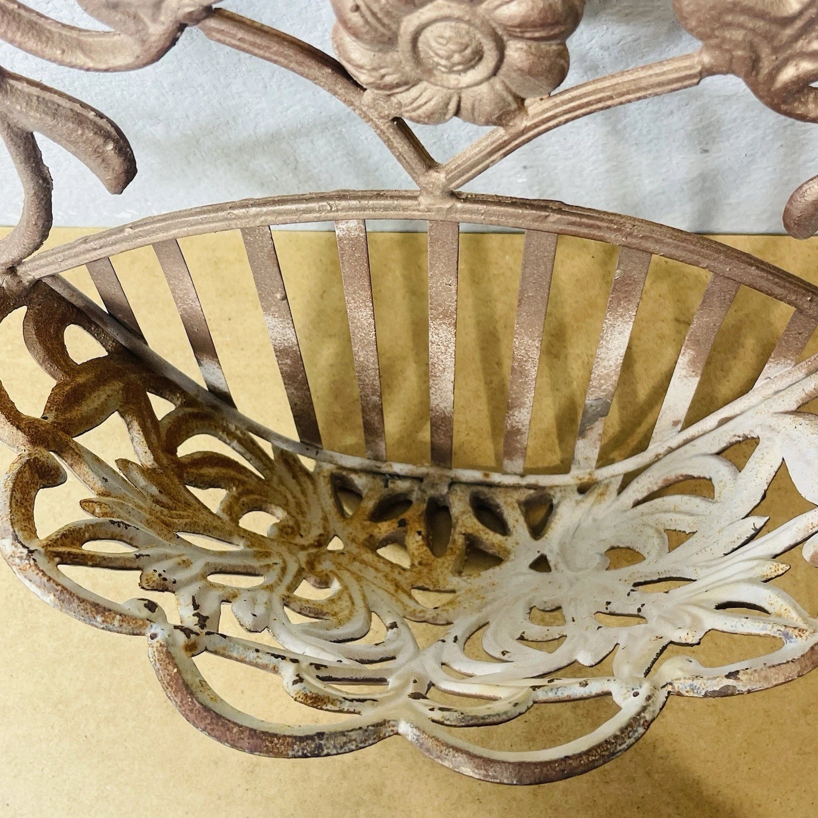 Fiona-Style Wall Basket: Wrought Iron Planter for Garden Flowers, Metallic Finish