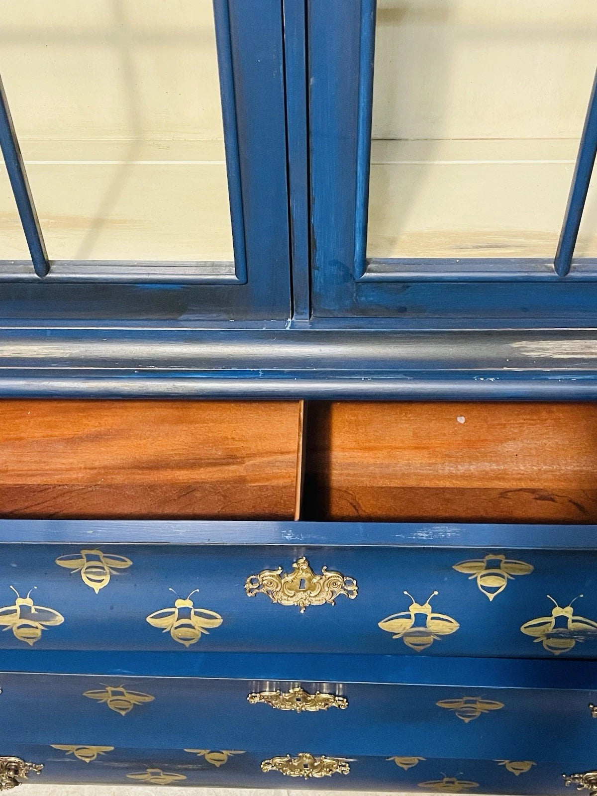Vintage Henredon Blue & Gold Bombe China Cabinet Hutch