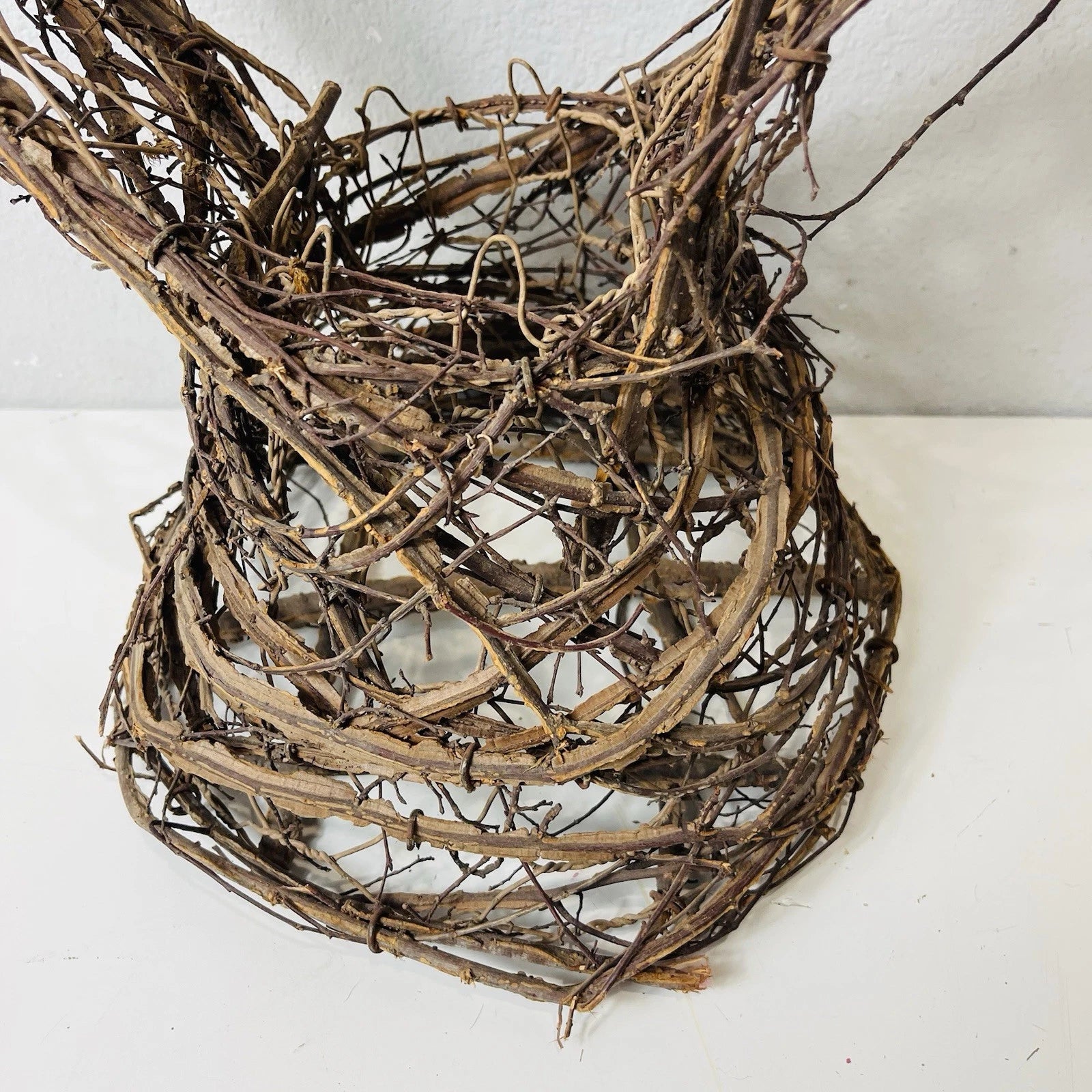 Large Grapevine Woven Wreath Wire Basket 9 in Tall Home Accent Decor Arts Craft