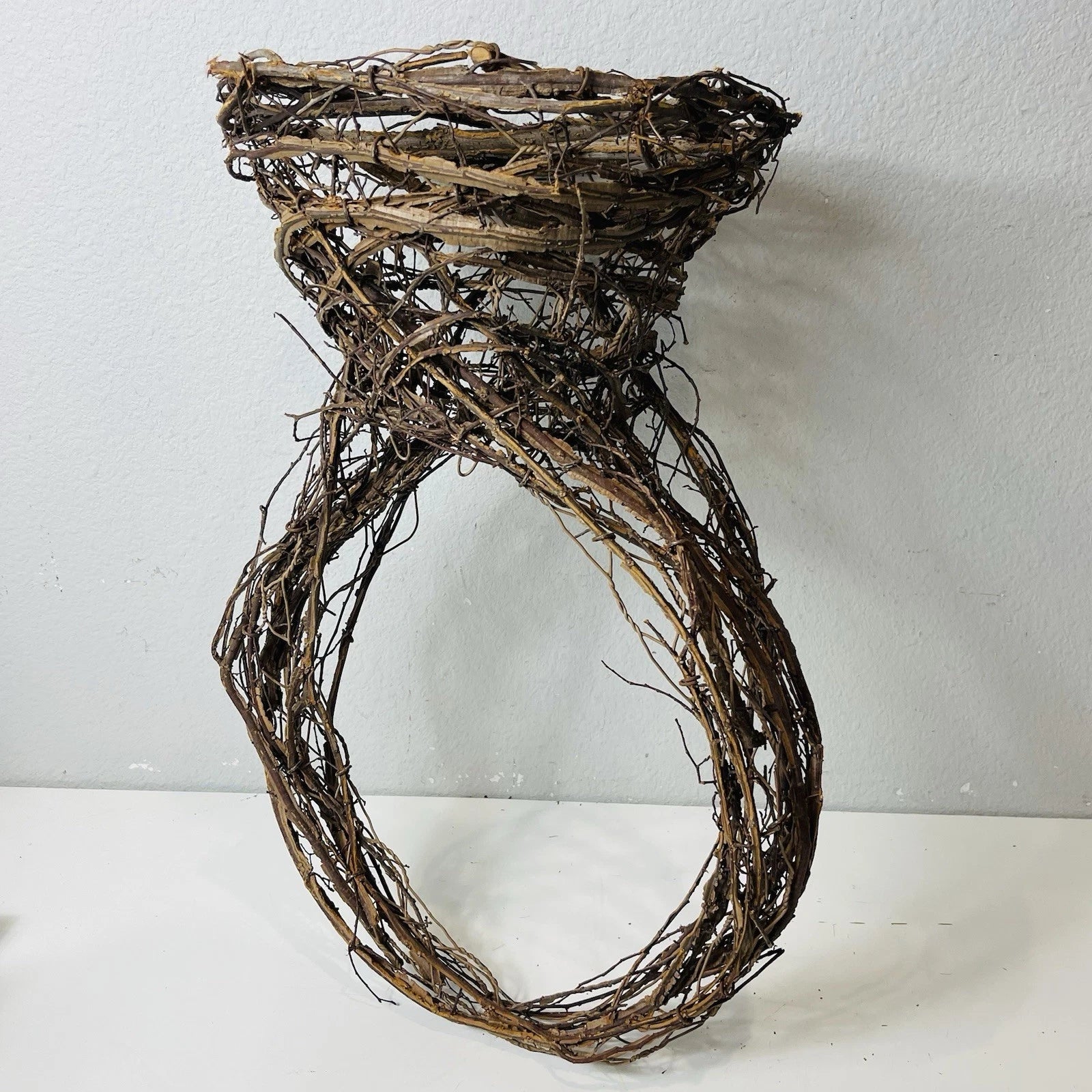 Large Grapevine Woven Wreath Wire Basket 9 in Tall Home Accent Decor Arts Craft