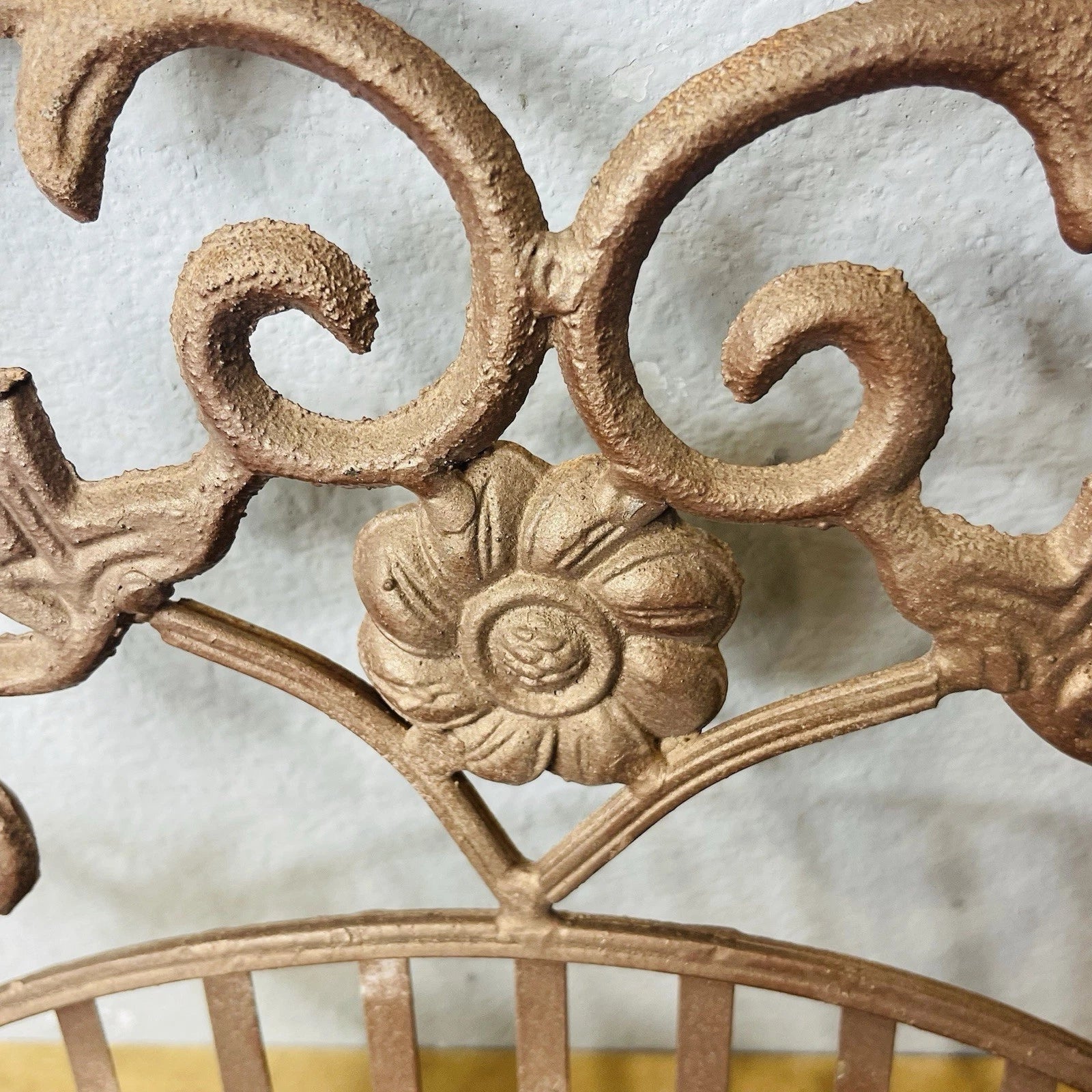 Fiona-Style Wall Basket: Wrought Iron Planter for Garden Flowers, Metallic Finish