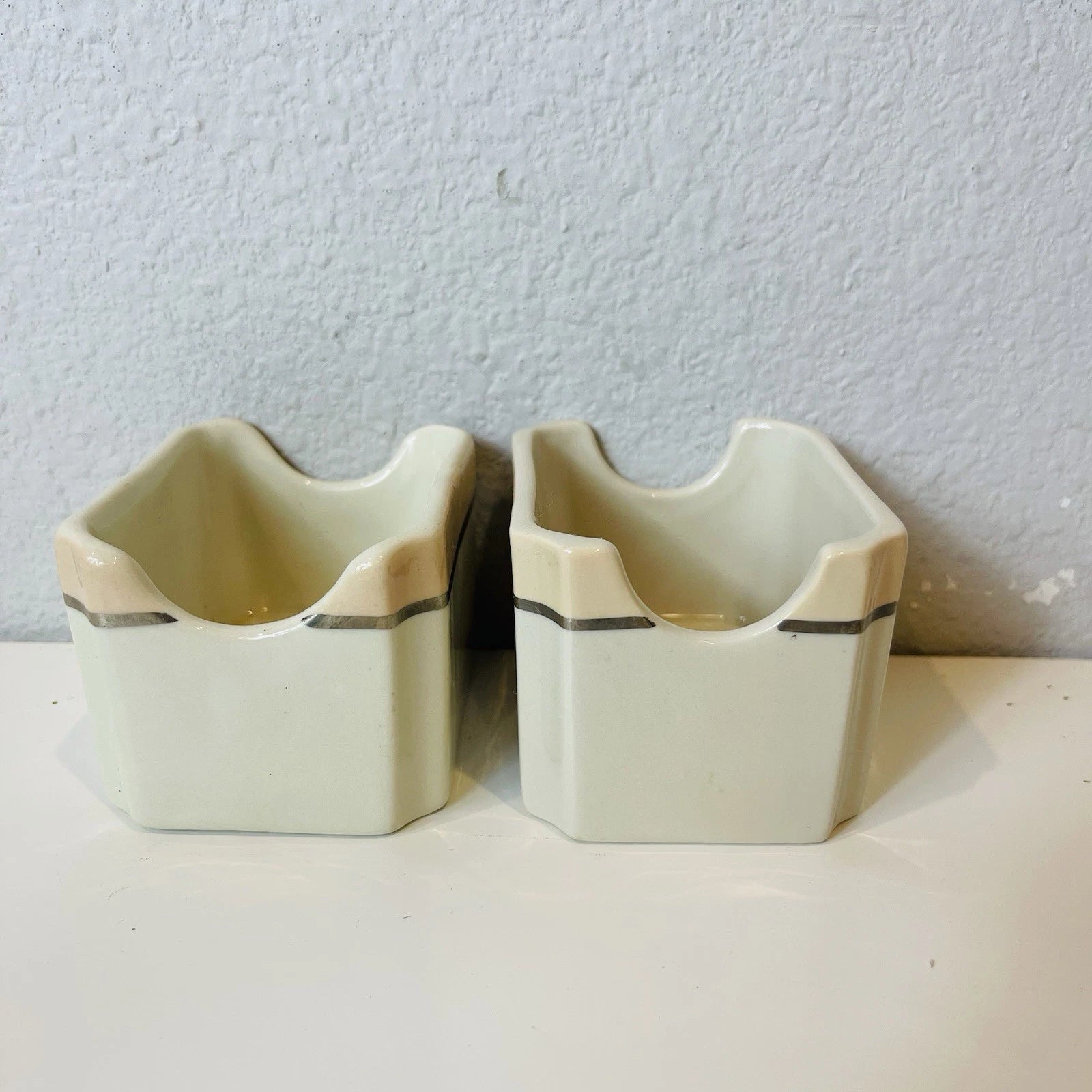 Vintage Style Restaurant Clear Glass Scalloped Sugar Sweetener Packet Holder